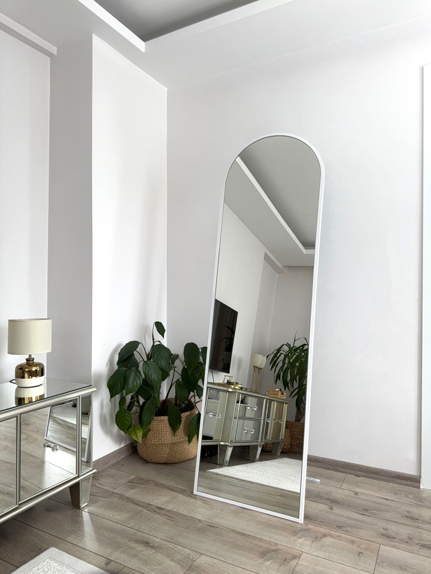 180X50 CM BEYAZ OVAL AYAKLI BOY AYNASI